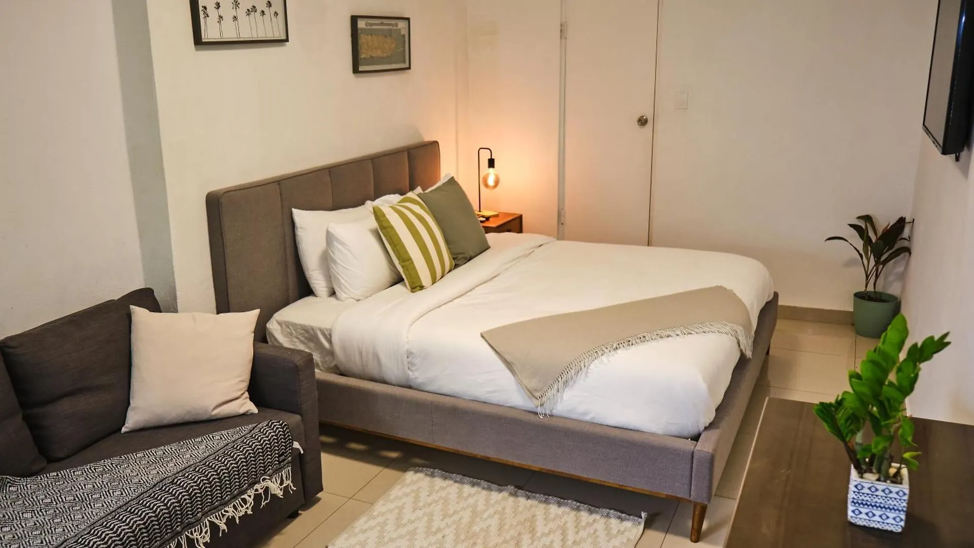 The Pelican Poshtel San Juan Guest house